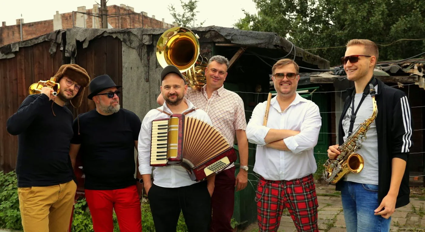 Zespół Propabanda w komplecie z instrumentami